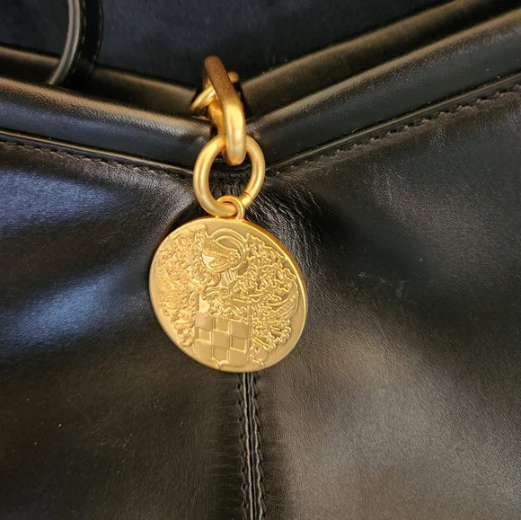 Vince Camuto Pure Leather Bag. - Picture 5 of 8